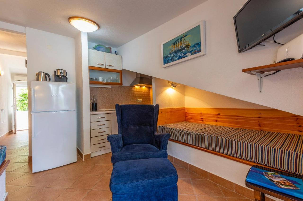 Janus Apartments Jelsa  Exterior foto