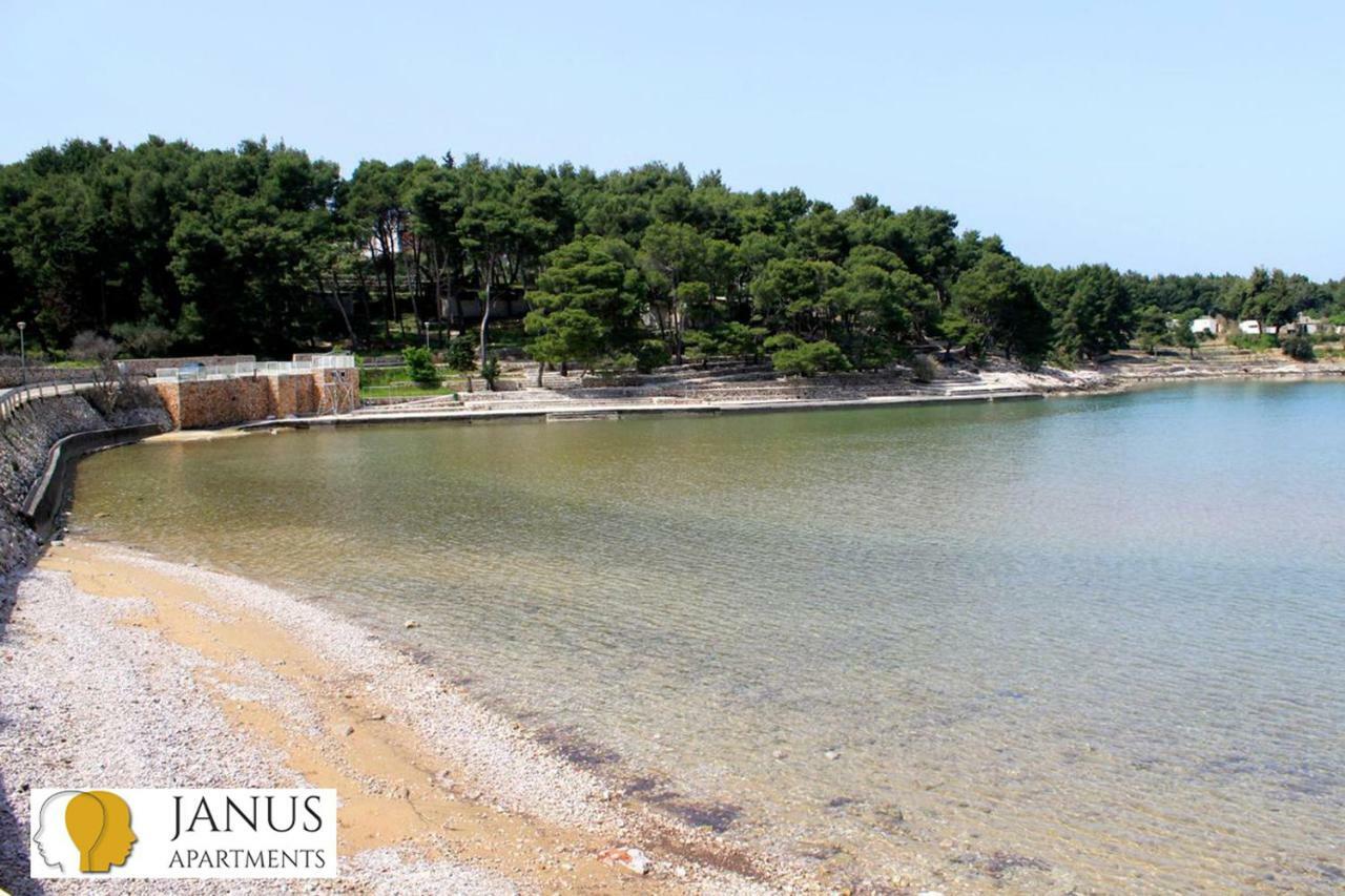 Janus Apartments Jelsa  Exterior foto